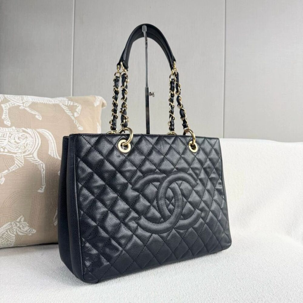 Chanel Women Pre-Loved Bag Very Good Condition - Picture 6 of 9
